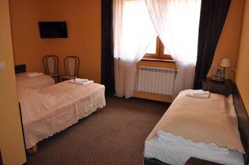 Фото номера Классический трехместный номер Отель Hotel u Liska г. Кутно 2