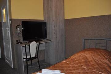 Фото номера Одноместный номер с ванной комнатой Отель Hotel u Liska г. Кутно 3