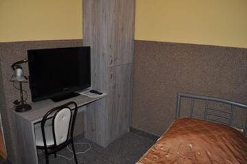 Фото номера Одноместный номер с ванной комнатой Отель Hotel u Liska г. Кутно 11