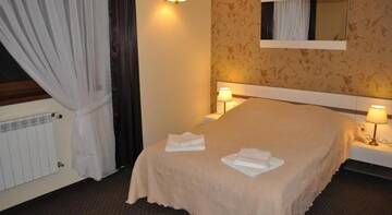 Фото номера Номер Делюкс с кроватью размера «king-size» Отель Hotel u Liska г. Кутно 9