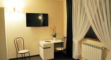 Фото номера Номер Делюкс с кроватью размера «king-size» Отель Hotel u Liska г. Кутно 7