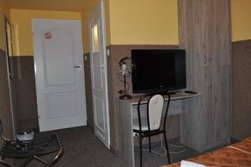 Фото номера Одноместный номер с ванной комнатой Отель Hotel u Liska г. Кутно 2