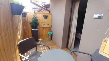 Фото номера Двухместный номер с 1 кроватью и балконом Проживание в семье Villa Garden Kutno Centrum г. Кутно 4