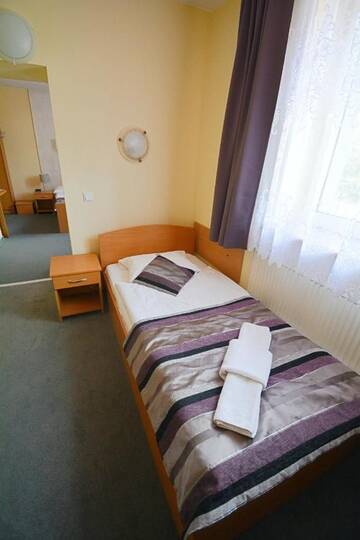 Фото номера Стандартный двухместный номер с 2 отдельными кроватями Отель Hotel Awis г. Кутно 5